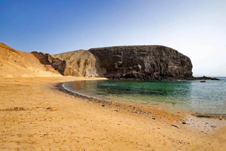 ¿Cómo llegar a las increíbles playas de Papagayo en Lanzarote?