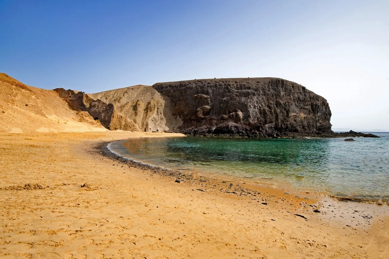 How to get to the incredible Playas de Papagayo in Lanzarote?