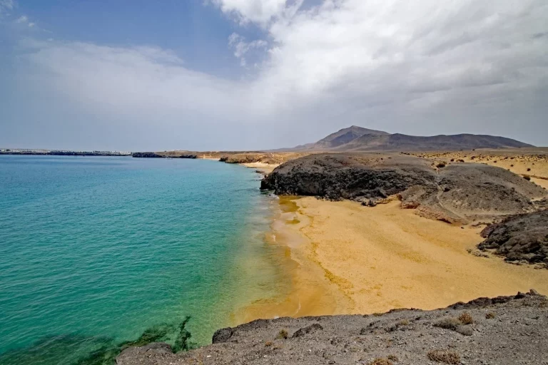 5 playas de Lanzarote a las que tienes que ir al menos una vez en la vida