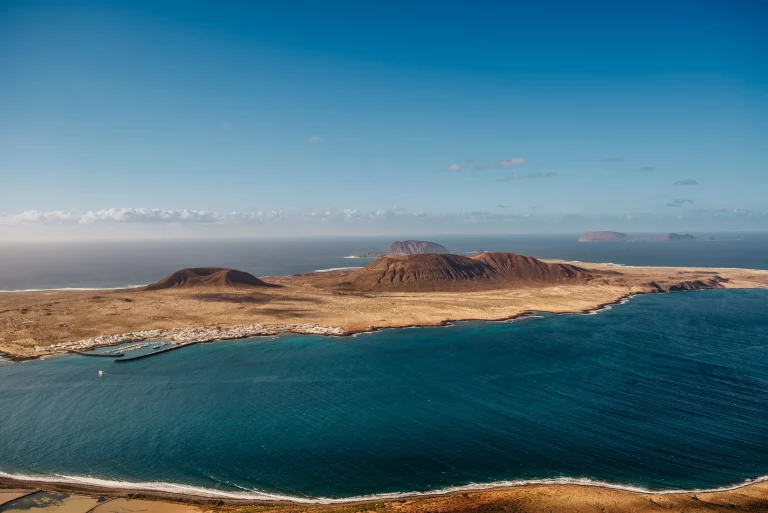 Discover the best places to eat in La Graciosa and enjoy the island